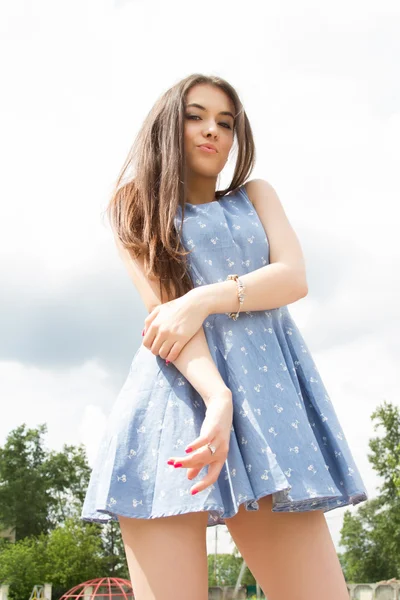 ショート ドレスの少女 — ストック写真