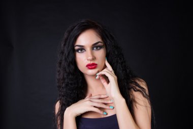 Studio ile parlak makyaj kız portresi