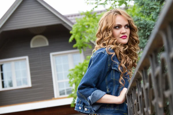 Girl with long curly hair — Stock Photo, Image