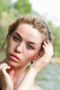 Çiller ve pigtails kızla