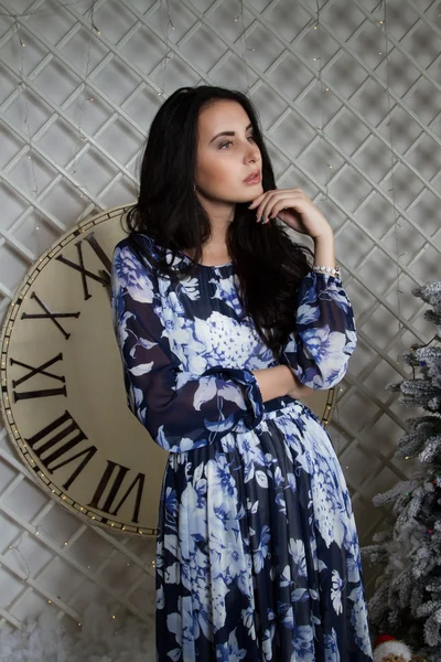 Girl at the Christmas tree in the background of a large dial — Stock Photo, Image