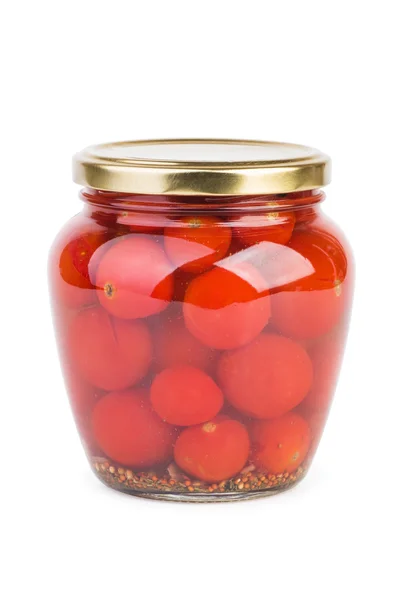 Pot en verre avec tomates cerises marinées — Photo
