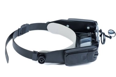 Baş kısmındaki büyüteç beyaz arka planda izole edilmiş özel optik ekipman.
