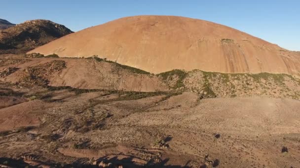 Вид с воздуха на гранитную скалу - ЮАР — стоковое видео