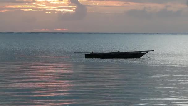 Boat at sunrise — Stock Video