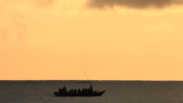 Silhouette of fishing boat at sunrise — Stock Video