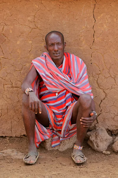 Massai-Mann in ländlichem Dorf — Stockfoto