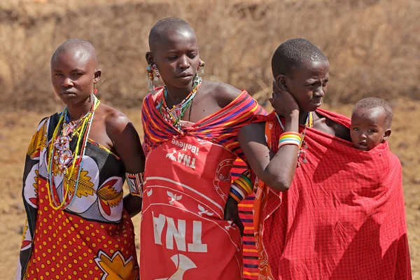 Masai mujeres y niños —  Fotos de Stock