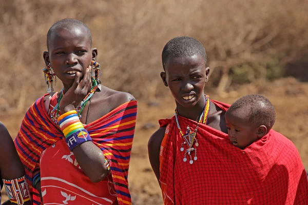 Masai vrouwen en kind — Stockfoto