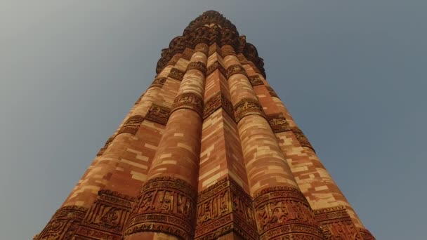 Qutub Minar kule - Hindistan — Stok video