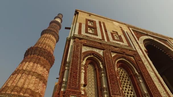 Qutub Minar wieża - Indie — Wideo stockowe