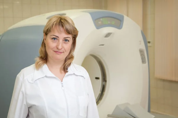 Medical Doctor Computer Tomography Diagnostics — Stock Photo, Image