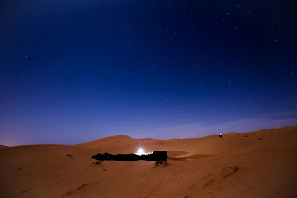 Sterne in der Nacht über den Dünen, Marokko — Stockfoto