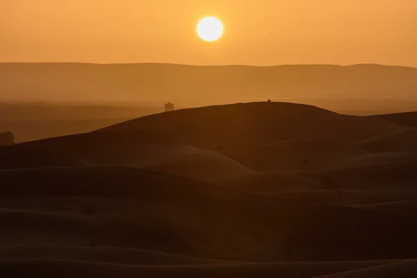 Sonnenuntergang über den Dünen, Marokko, Sahara-Wüste — Stockfoto