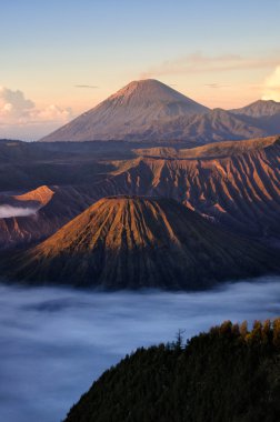 Endonezya Bromo yanardağ