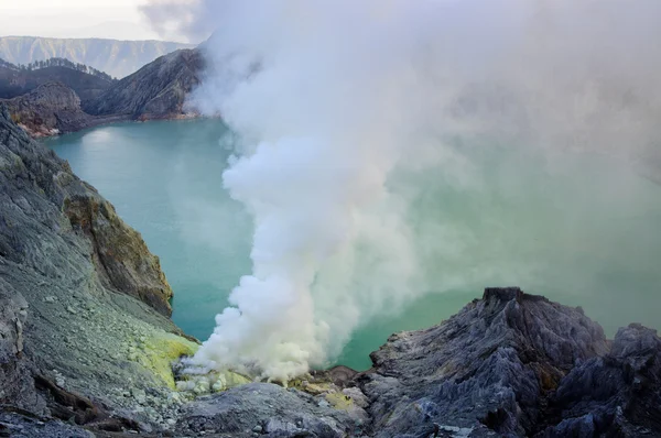 Ijen vulkaan, reisbestemming in Indonesië — Stockfoto