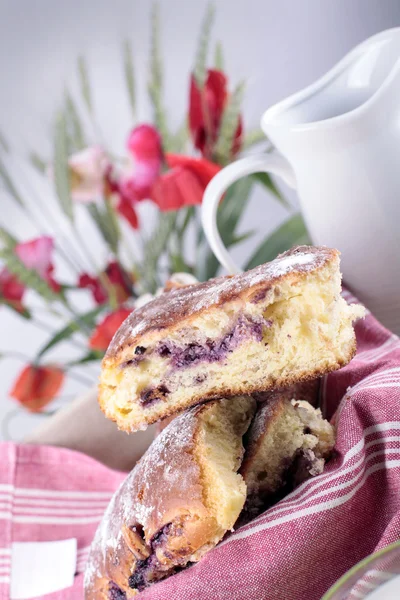 Sweet buns and jug of milk — Stock Photo, Image