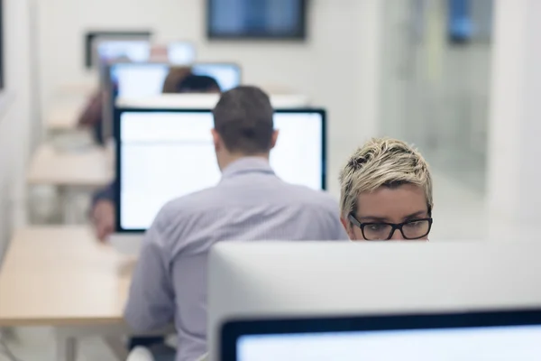 Startup Business Woman Working Dektop Computer Creative Modern Office Relaxing — Stock Photo, Image