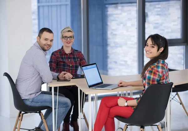 Start-up-Business-Team trifft sich — Stockfoto