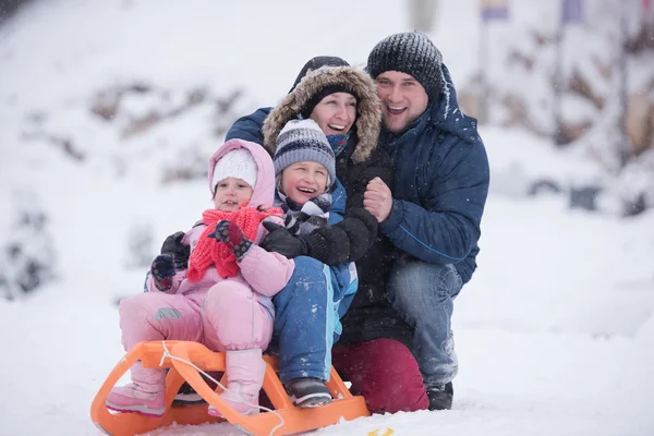 Retrato de família em férias de inverno — Fotografia de Stock