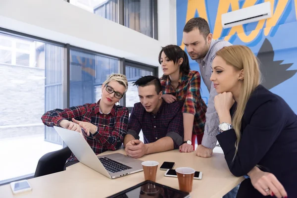 Start Business Team Trifft Sich Modernem Hellen Büro Interieur Brainstorming — Stockfoto