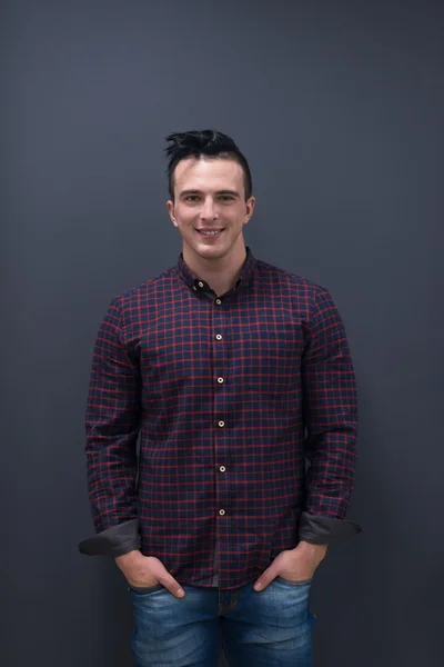 Retrato de un joven hombre de negocios en una camisa a cuadros — Foto de Stock