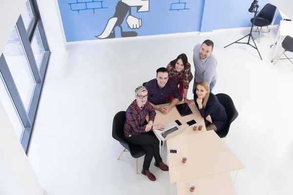 Luftaufnahme der Geschäftsleute-Gruppe bei einem Treffen — Stockfoto