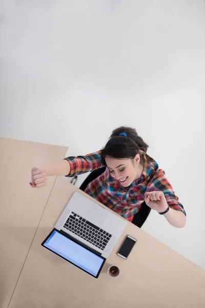 Top view of young business woman working on laptop — Stock Photo, Image
