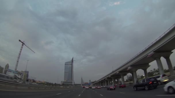 Дубай, сучасний міський жвавого міста вулиці — стокове відео