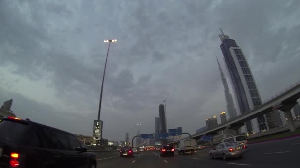 Дубай, современная оживленная городская улица — стоковое видео