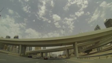 Dubai şehir cadde görünümü araba