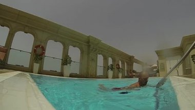 genç adam rahatlatıcı