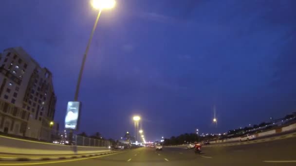 Вид на город Дубай из автомобиля — стоковое видео