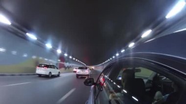 Dubai şehir cadde görünümü araba