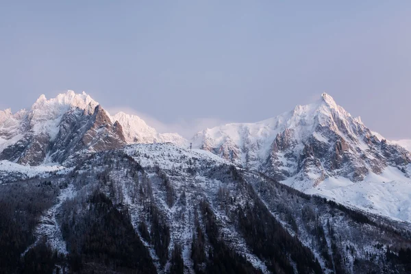 Scena notturna di paesaggio montano — Foto Stock