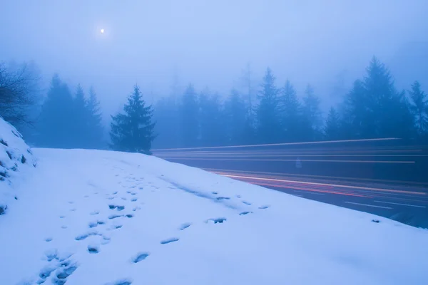 Escena nocturna de paisaje de montaña —  Fotos de Stock