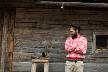 adam ve kedi portre