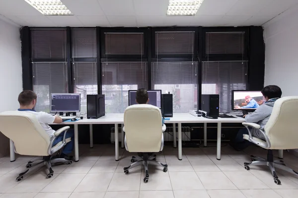 Photo editor at his desk — Stock Photo, Image