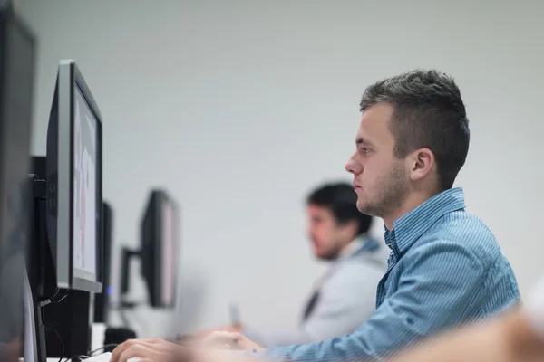 Editor di foto sul lavoro — Foto Stock