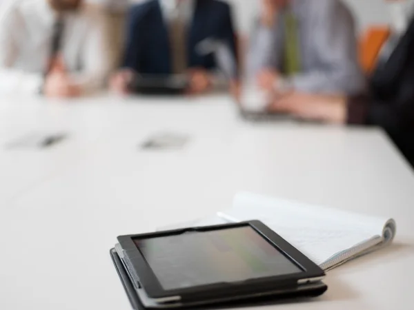 Tablet-Computer im Büro — Stockfoto