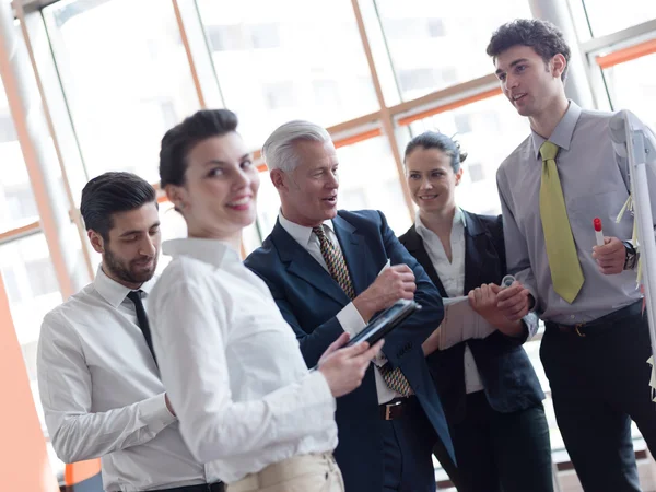 Grupo de empresários brainstorming — Fotografia de Stock