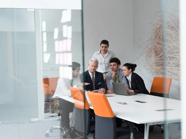 Business people groep op vergadering bij moderne startup office — Stockfoto