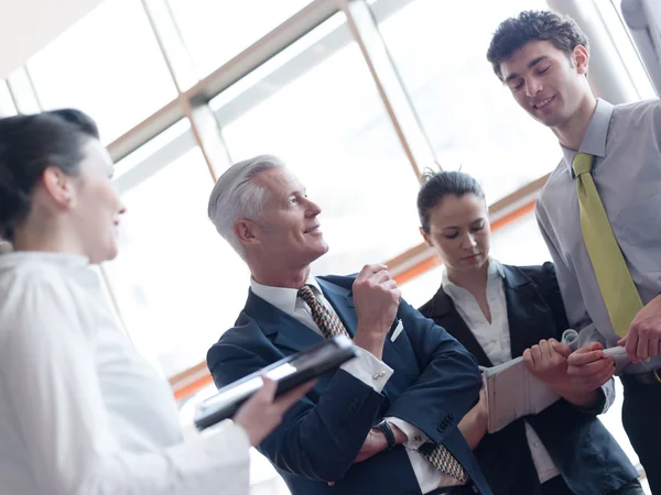 Grupo de empresários brainstorming — Fotografia de Stock