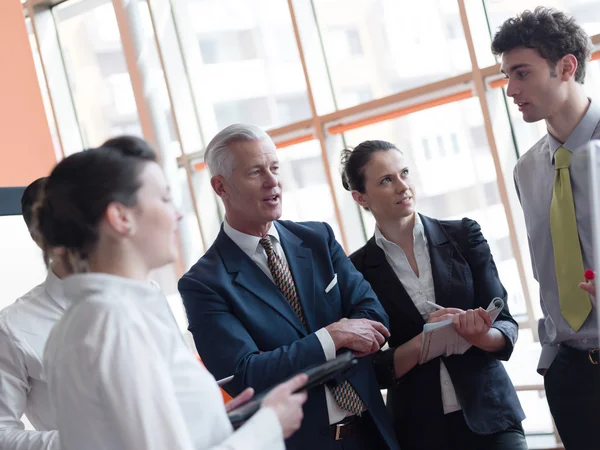 Grupo de empresários brainstorming — Fotografia de Stock