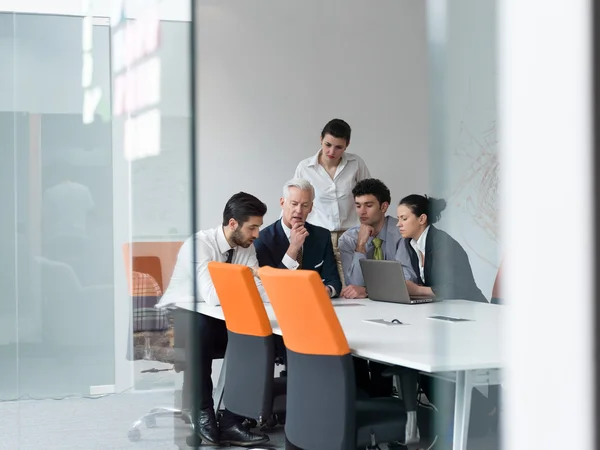 Business people groep op vergadering bij moderne startup office — Stockfoto