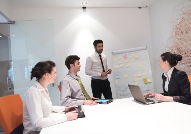 iş adamları beyin fırtınası grup 