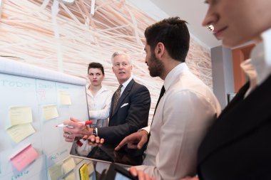 iş adamları beyin fırtınası grup 