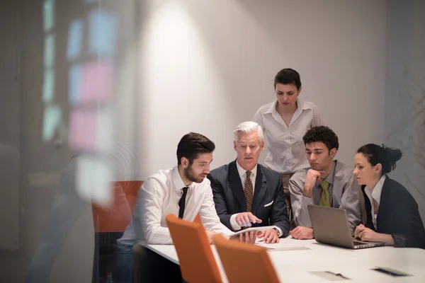 Grupo de empresarios en la reunión — Foto de Stock