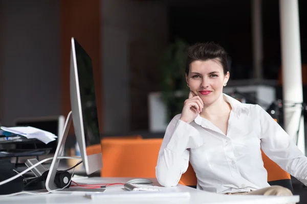 Happy young business woman relaxing — Stock Photo, Image