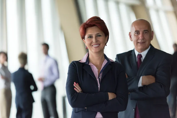 Groupe diversifié de gens d'affaires au bureau — Photo